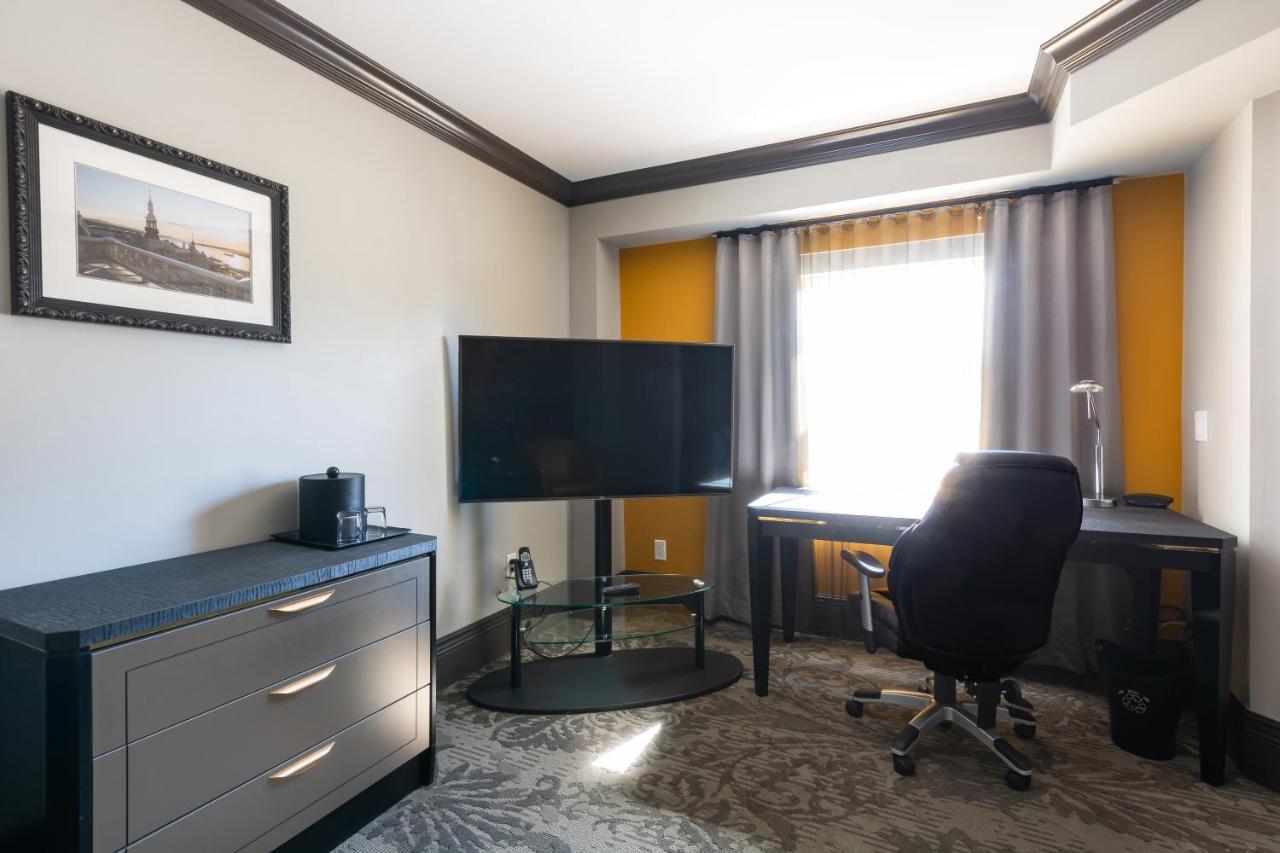 Executive Queen Room